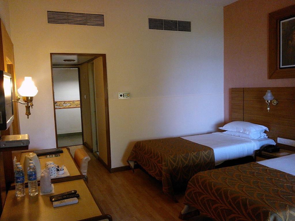 Hotel Lake View Ashok Бхопал Экстерьер фото